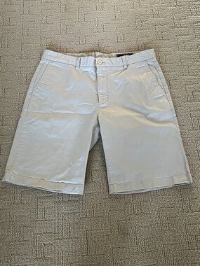 Vineyard Vines Men's Light Cream Flat-Front Chino Shorts